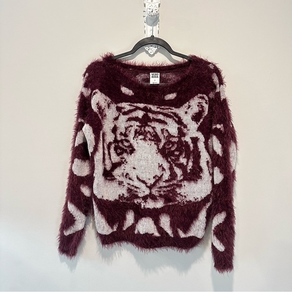 Vero Moda Sweaters - Vero Moda Burgundy Tiger Sweater